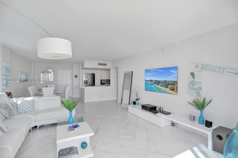 Condo in Hollywood, Florida, 2 bedrooms  № 2051071 - photo 11