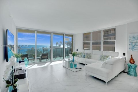 Condo in Hollywood, Florida, 2 bedrooms  № 2051071 - photo 7