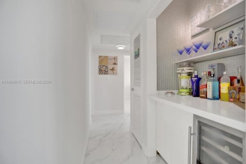 Condo in Hollywood, Florida, 2 bedrooms  № 2051071 - photo 23