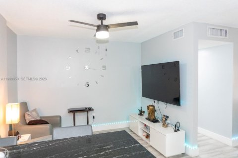 Copropriété à vendre à Hialeah, Floride: 2 chambres, 91.04 m2 № 2024603 - photo 3