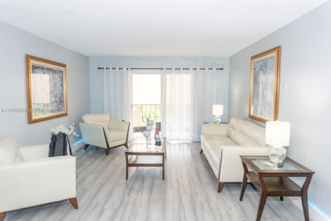 Copropriété à vendre à Hialeah, Floride: 2 chambres, 91.04 m2 № 2024603 - photo 5