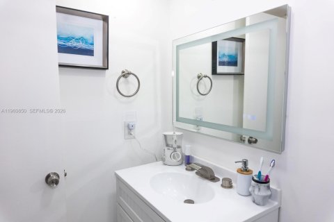 Copropriété à vendre à Hialeah, Floride: 2 chambres, 91.04 m2 № 2024603 - photo 11