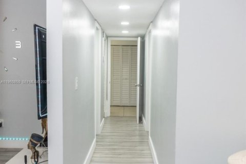 Copropriété à vendre à Hialeah, Floride: 2 chambres, 91.04 m2 № 2024603 - photo 7