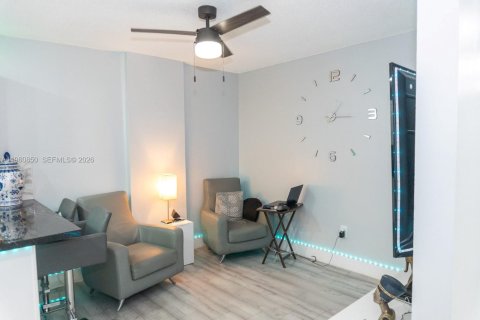 Copropriété à vendre à Hialeah, Floride: 2 chambres, 91.04 m2 № 2024603 - photo 4