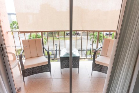 Copropriété à vendre à Hialeah, Floride: 2 chambres, 91.04 m2 № 2024603 - photo 16