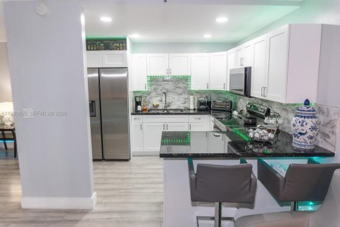 Condo à Hialeah, Floride, 2 chambres  № 2024603