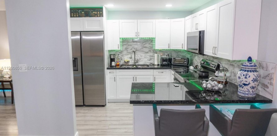 Condo à Hialeah, Floride, 2 chambres № 2024603