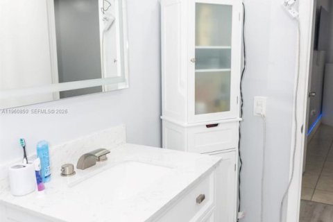 Copropriété à vendre à Hialeah, Floride: 2 chambres, 91.04 m2 № 2024603 - photo 14