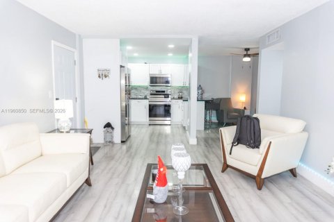 Copropriété à vendre à Hialeah, Floride: 2 chambres, 91.04 m2 № 2024603 - photo 6
