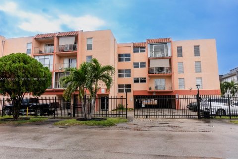 Copropriété à vendre à Hialeah, Floride: 2 chambres, 91.04 m2 № 2024603 - photo 18