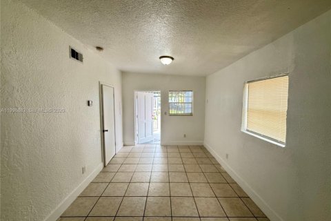 Apartment in Miami, Florida 1 bedroom, 156.82 sq.m. № 2060908 - photo 4