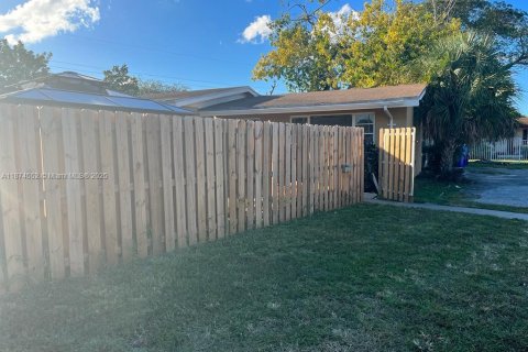 Villa ou maison à vendre à Fort Lauderdale, Floride: 5 chambres, 142.88 m2 № 1926386 - photo 2