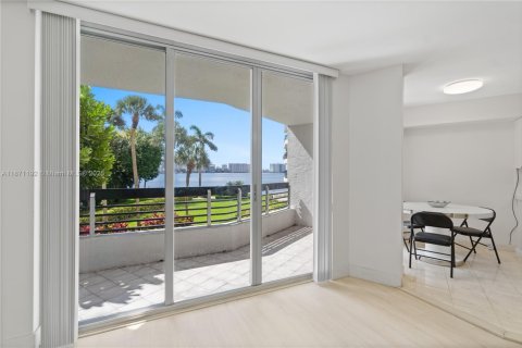 Condo in Aventura, Florida, 1 bedroom  № 1920378 - photo 3