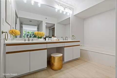 Condo in Aventura, Florida, 1 bedroom  № 1920378 - photo 15