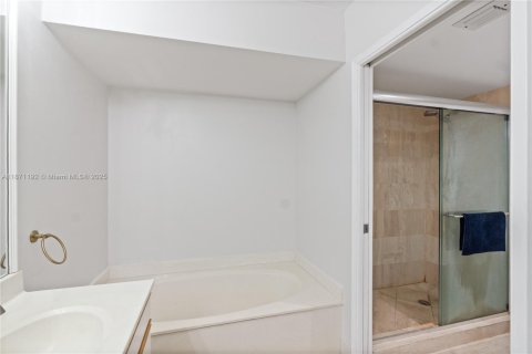 Condo in Aventura, Florida, 1 bedroom  № 1920378 - photo 16