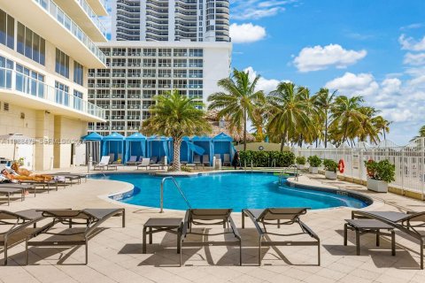 Кондоминиум с 2 спальнями в Санни-Айлс-Бич, Флорида № 2050665