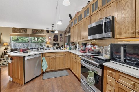 House in Miramar, Florida 3 bedrooms, 151.62 sq.m. № 2044780 - photo 8