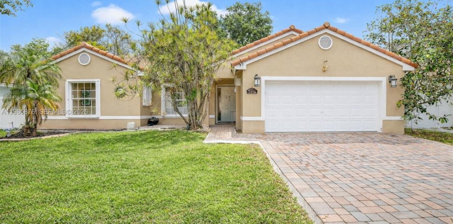 House in Miramar, Florida 3 bedrooms, 151.62 sq.m. № 2044780