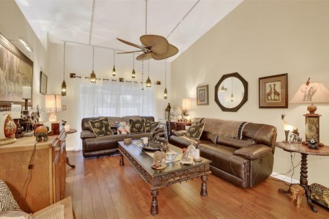 House in Miramar, Florida 3 bedrooms, 151.62 sq.m. № 2044780 - photo 3