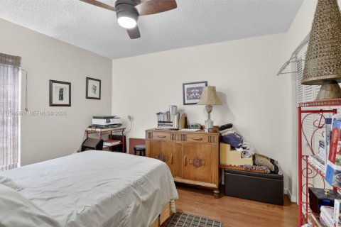 House in Miramar, Florida 3 bedrooms, 151.62 sq.m. № 2044780 - photo 22