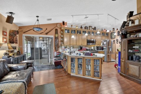 House in Miramar, Florida 3 bedrooms, 151.62 sq.m. № 2044780 - photo 11