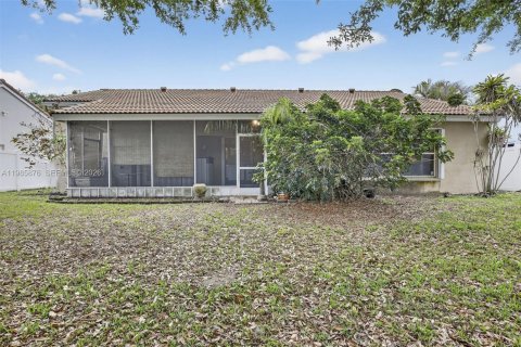 House in Miramar, Florida 3 bedrooms, 151.62 sq.m. № 2044780 - photo 28