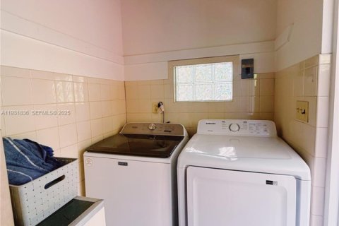 Снять в аренду виллу или дом в Бискейн-Парк, Флорида 3 спальни, 75.81м2, № 1990209 - фото 29