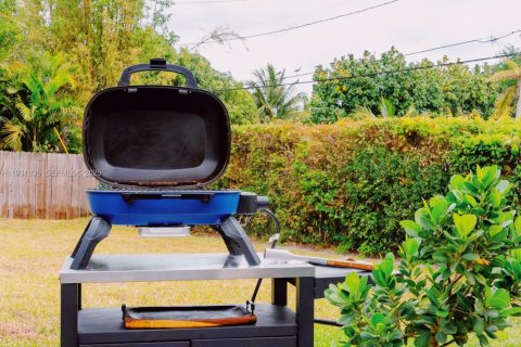 Снять в аренду виллу или дом в Бискейн-Парк, Флорида 3 спальни, 75.81м2, № 1990209 - фото 11