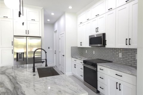 House in Lady Lake, Florida 4 bedrooms, 185.8 sq.m. № 1903907 - photo 15