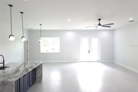 House in Lady Lake, Florida 4 bedrooms, 185.8 sq.m. № 1903907 - photo 12