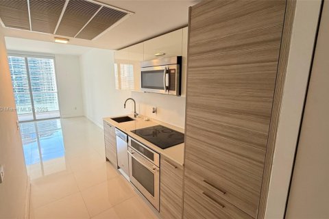 Condominio en alquiler en Miami, Florida, 39.02 m2 № 1854788 - foto 1