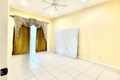House in Vero Beach, Florida 3 bedrooms, 191.47 sq.m. № 2083327 - photo 12