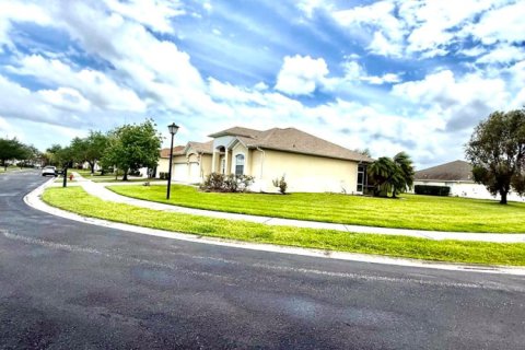 House in Vero Beach, Florida 3 bedrooms, 191.47 sq.m. № 2083327 - photo 5