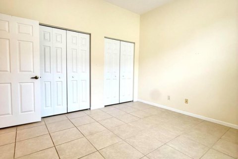 House in Vero Beach, Florida 3 bedrooms, 191.47 sq.m. № 2083327 - photo 18
