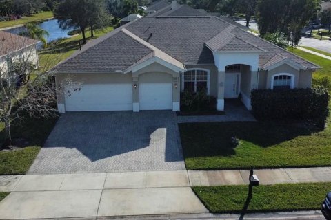 House in Vero Beach, Florida 3 bedrooms, 191.47 sq.m. № 2083327 - photo 4