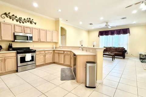 House in Vero Beach, Florida 3 bedrooms, 191.47 sq.m. № 2083327 - photo 10
