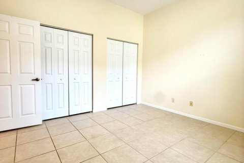 House in Vero Beach, Florida 3 bedrooms, 191.47 sq.m. № 2083327 - photo 25