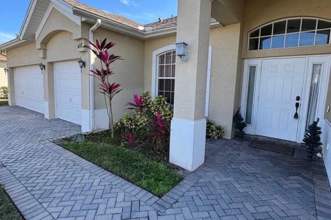 House in Vero Beach, Florida 3 bedrooms, 191.47 sq.m. № 2083327
