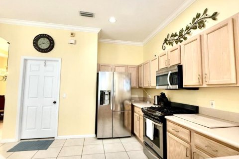 House in Vero Beach, Florida 3 bedrooms, 191.47 sq.m. № 2083327 - photo 9