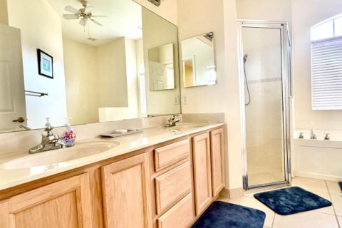 House in Vero Beach, Florida 3 bedrooms, 191.47 sq.m. № 2083327 - photo 15