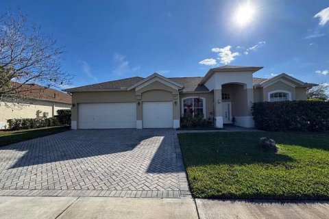 House in Vero Beach, Florida 3 bedrooms, 191.47 sq.m. № 2083327 - photo 2