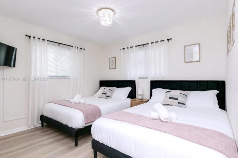 Villa ou maison à vendre à Hollywood, Floride: 5 chambres, 255.85 m2 № 2010998 - photo 12