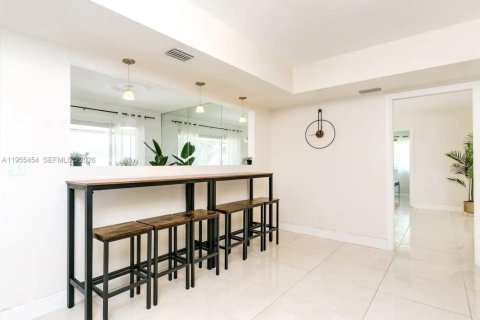 Villa ou maison à vendre à Hollywood, Floride: 5 chambres, 255.85 m2 № 2010998 - photo 4