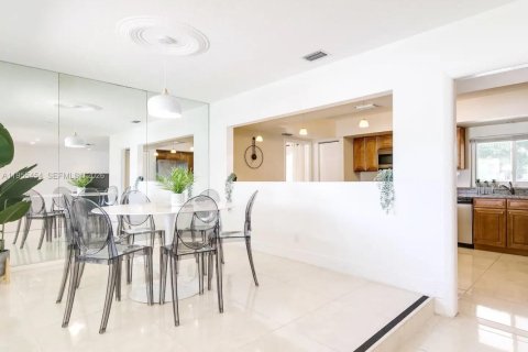 Villa ou maison à vendre à Hollywood, Floride: 5 chambres, 255.85 m2 № 2010998 - photo 5