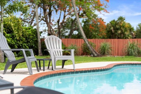 House in Wellington, Florida 4 bedrooms, 173.91 sq.m. № 1179803