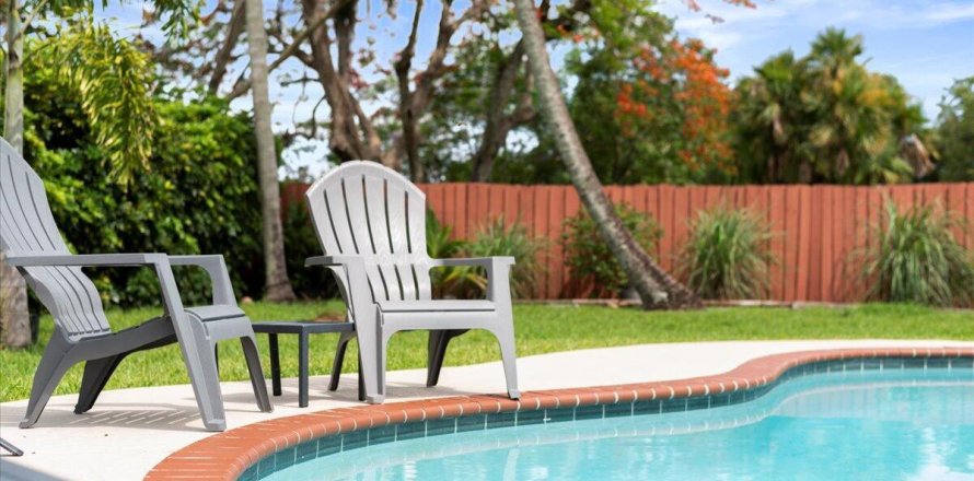 House in Wellington, Florida 4 bedrooms, 173.91 sq.m. № 1179803