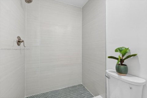 Condo in Coconut Creek, Florida, 2 bedrooms  № 1921424 - photo 15