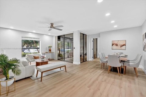 Condo in Coconut Creek, Florida, 2 bedrooms  № 1921424 - photo 6