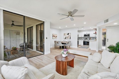 Condo in Coconut Creek, Florida, 2 bedrooms  № 1921424 - photo 4