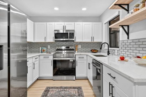 Condo in Coconut Creek, Florida, 2 bedrooms  № 1921424 - photo 8